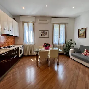 charming-apartment-near-saragozza-bologna.emilia-romagnahotels.net/